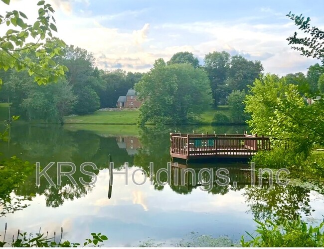 Building Photo - 371 Lake Forest Dr