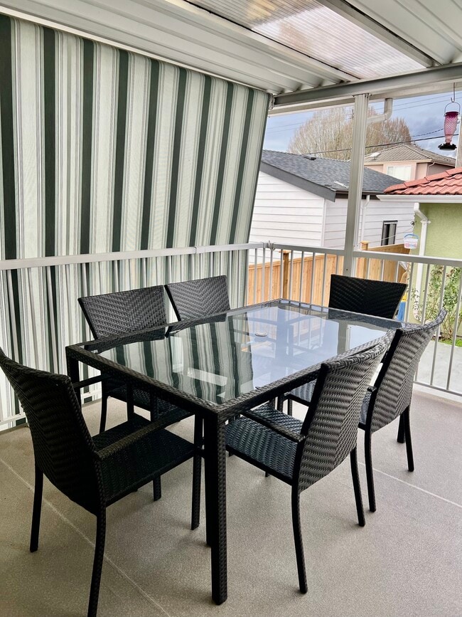 Building Photo - 2747 7th Av E