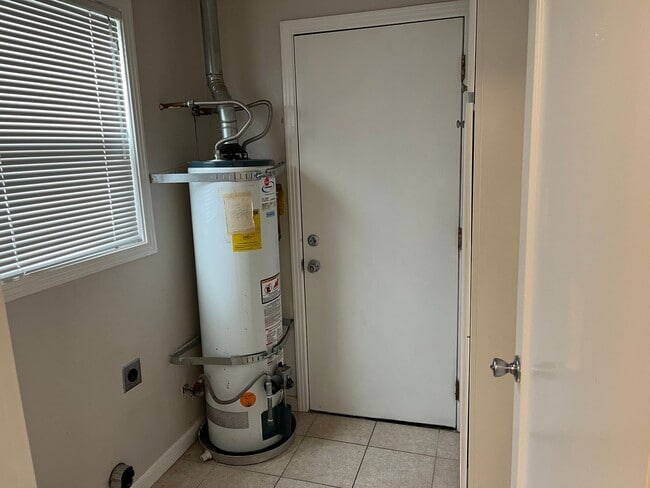 Building Photo - Cozy Duplex with Upgrades
