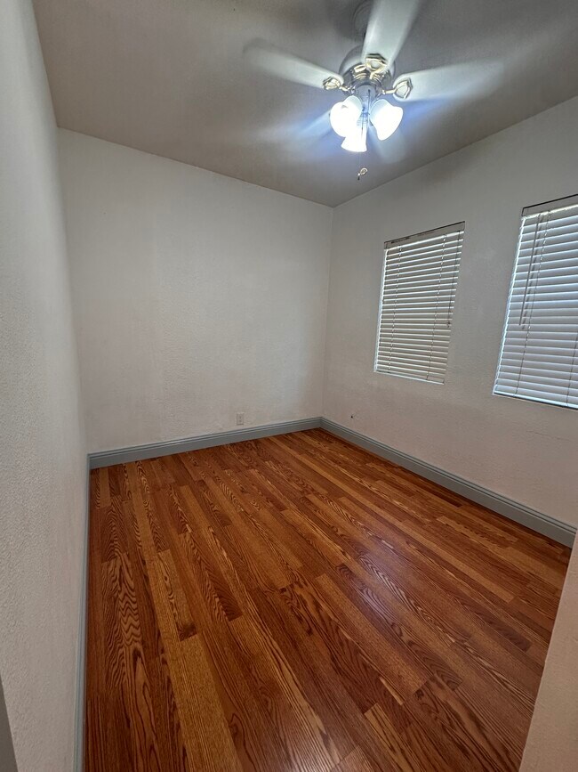Foto del edificio - 633 Springs Rd