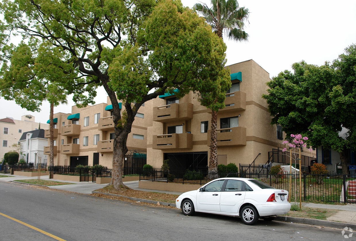 Primary Photo - 310 N Heliotrope Dr