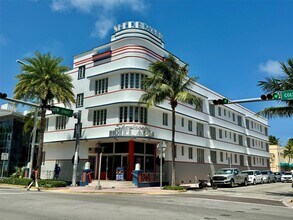 Building Photo - 901 Collins Ave