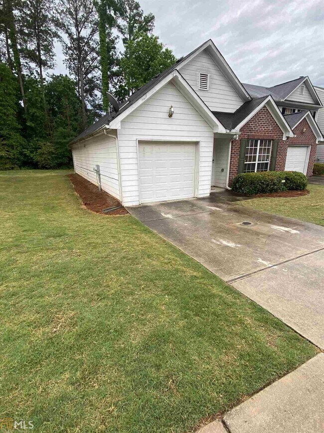 Building Photo - 737 Hillandale Ln