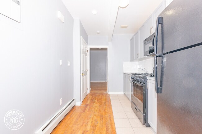 Building Photo - 65 Lewis Ave