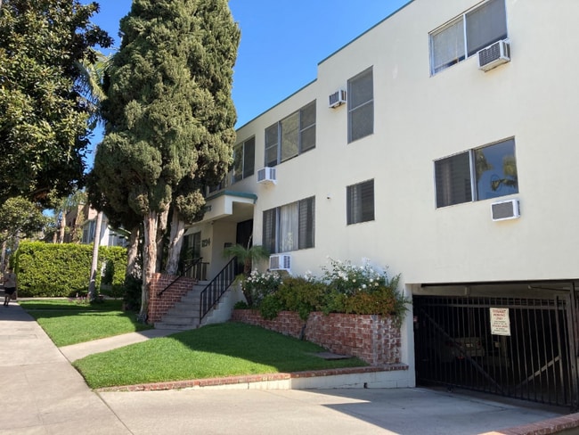 Building Photo - 1234 N Laurel Ave