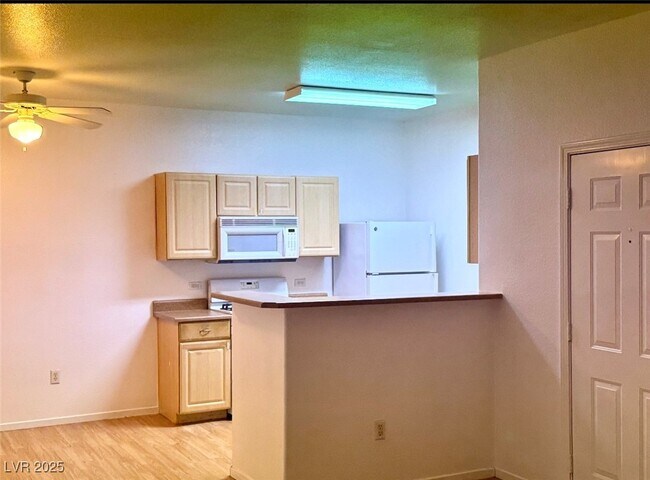 Foto del edificio - 8250 N Grand Canyon Dr