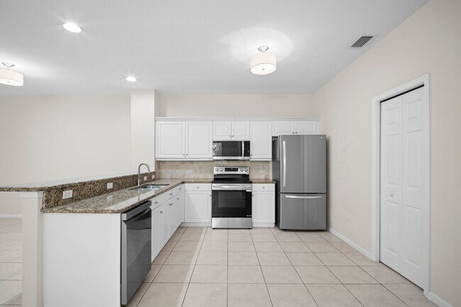 Foto del edificio - ANNUAL RENTAL - 3 Bedroom, 2 Bath w/ Garag...