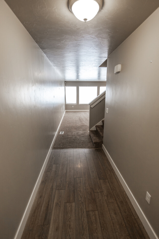 Building Photo - 14792 S Castle End Cove