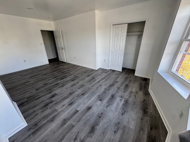 Building Photo - 48 1/2 3rd St