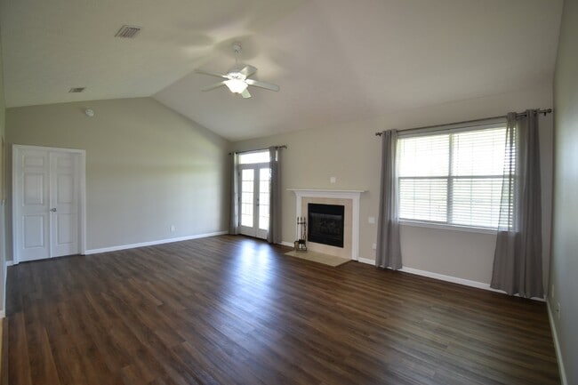 Building Photo - Charming 3-Bedroom Home with 2 Full Baths on Dragonfly Lane in Panama City, FL
