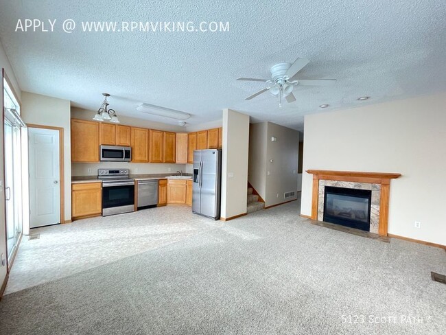 Foto del edificio - 4 Bedroom, 2.5 Bath, 2 Car Garage - Easy l...