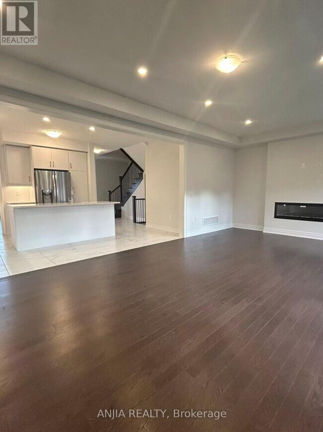 Photo du bâtiment - 13 Albert Newell Dr