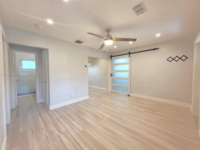 Building Photo - 250 NE 42nd St