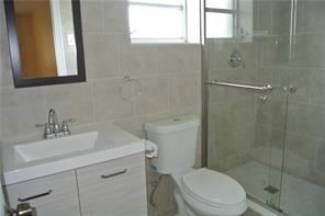 Building Photo - 2 br, 1.5 bath  - Lake Park Gardens