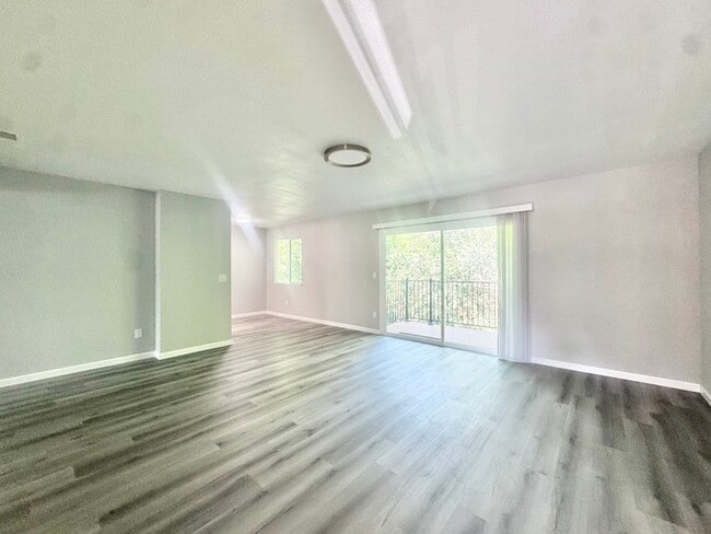 Building Photo - Nicely updated 2-bedroom 1-bath apartment in Auburn!