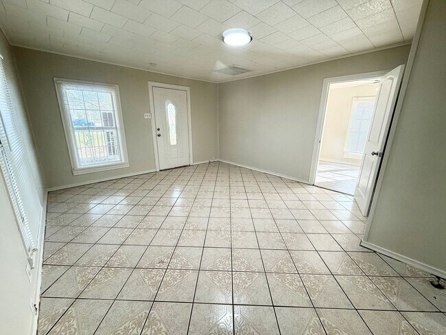 Foto del edificio - Updated 4 bedroom!