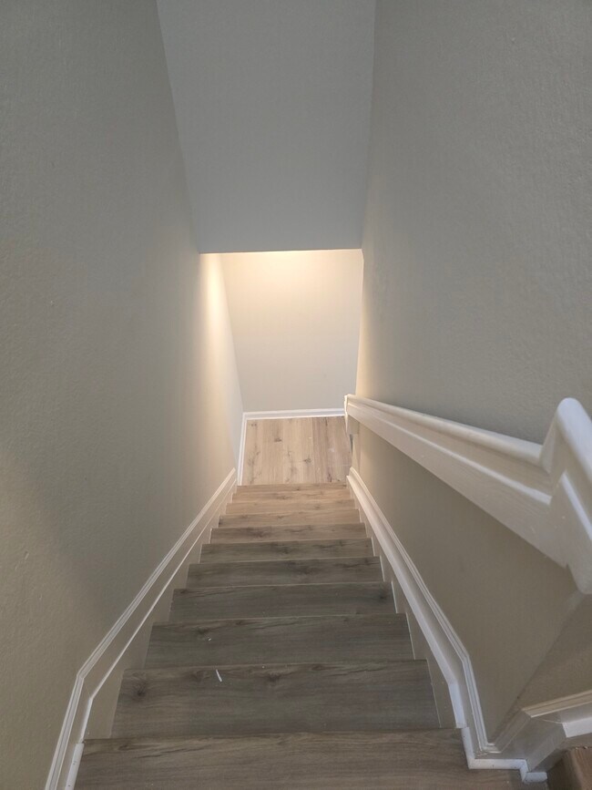 Stairway - 3059 Laurel Ridge Cir