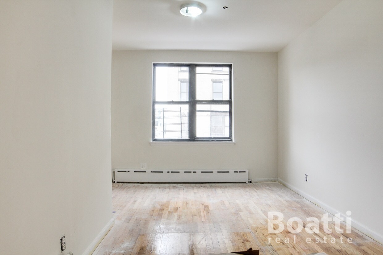 Primary Photo - 205 Himrod St