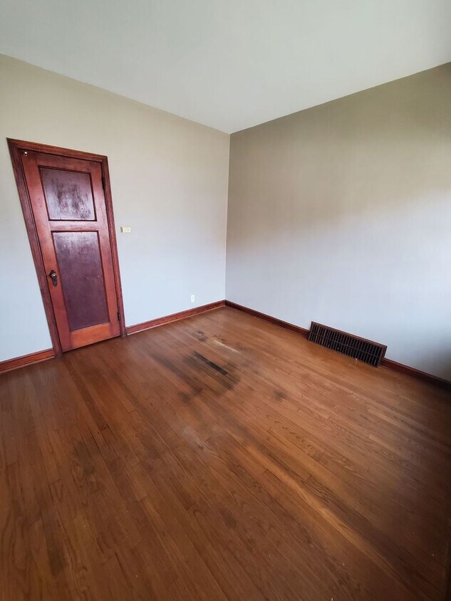 Primary Photo - 1043 S 31st St