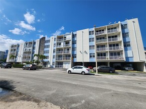 Building Photo - 3551 SW 9th Terrace
