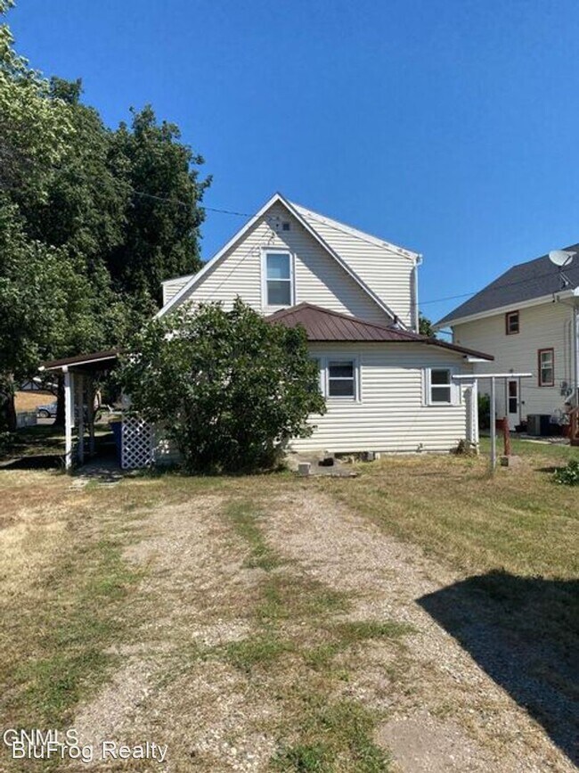 Building Photo - 2 br, 3 bath House - 508 3rd St SE