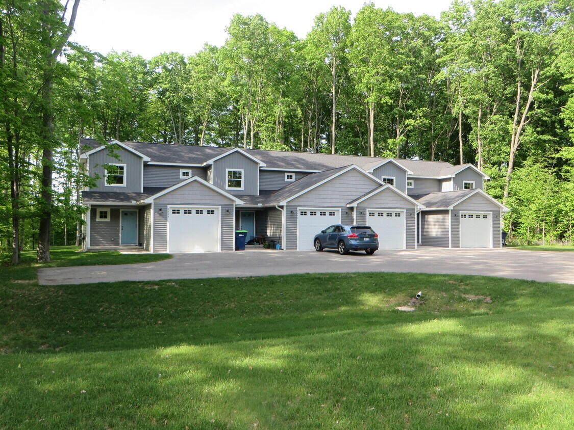 8840 Manhattan N, Traverse City, MI 49685 Townhome Rentals in