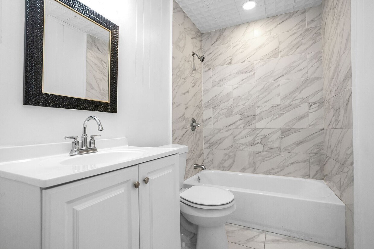 Foto principal - 713 W Sam Rayburn Dr