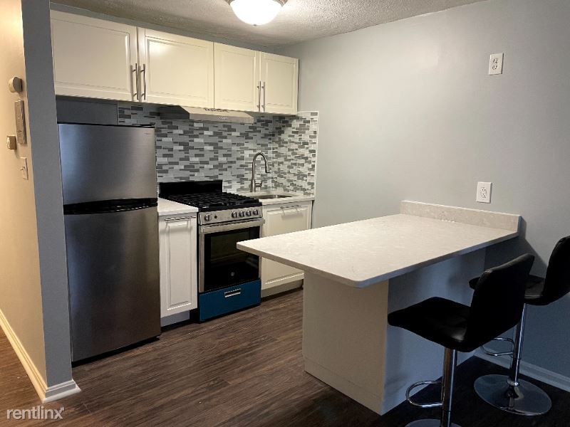 Foto principal - Studio, 1 bath Condo - 10 Kenmar Dr. 28 Un...