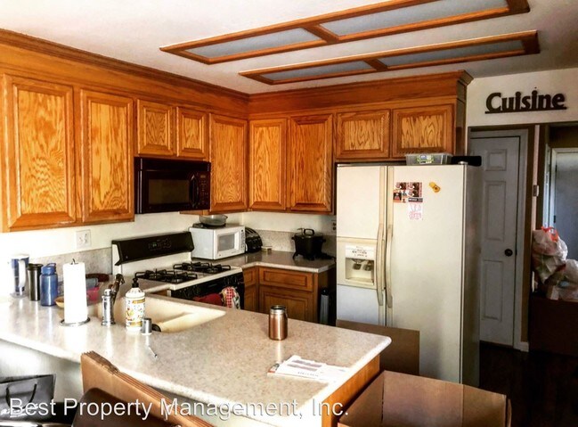 Building Photo - 7449 Rolling Hills Cir