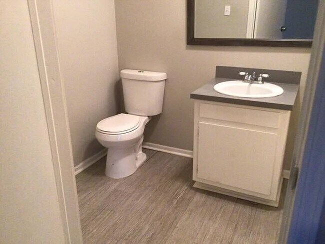 Foto del edificio - 9 Hemlock Dr