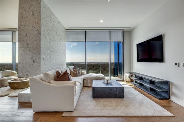 Foto del edificio - 8119 Douglas Ave