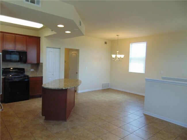 Building Photo - 1700 Sanders
