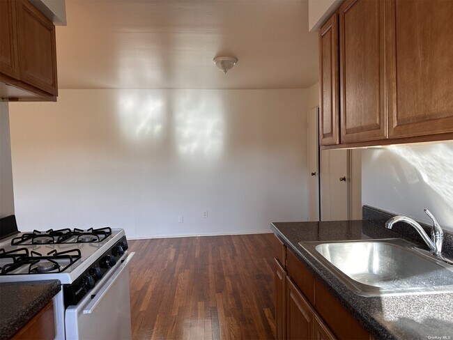 Building Photo - 464 N Corona Ave