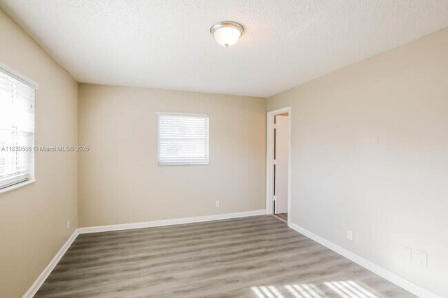 Foto del edificio - 10966 Winding Creek Way