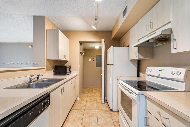 Foto del edificio - 11133 SW 8th St