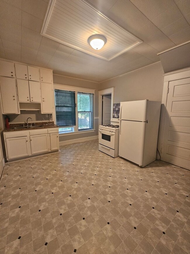 Foto del edificio - 1603 W 10th St