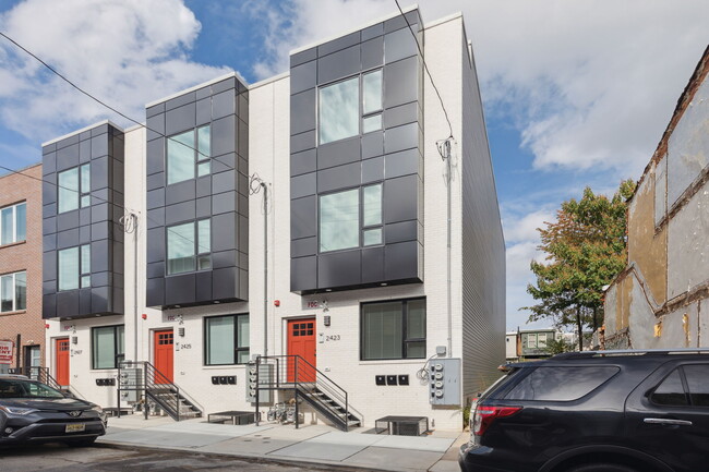 Building Photo - 2423 W Thompson St