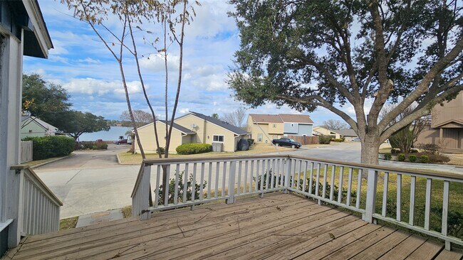 Foto del edificio - 33 April Point Dr N