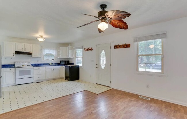 Building Photo - 39 Appomattox Ave