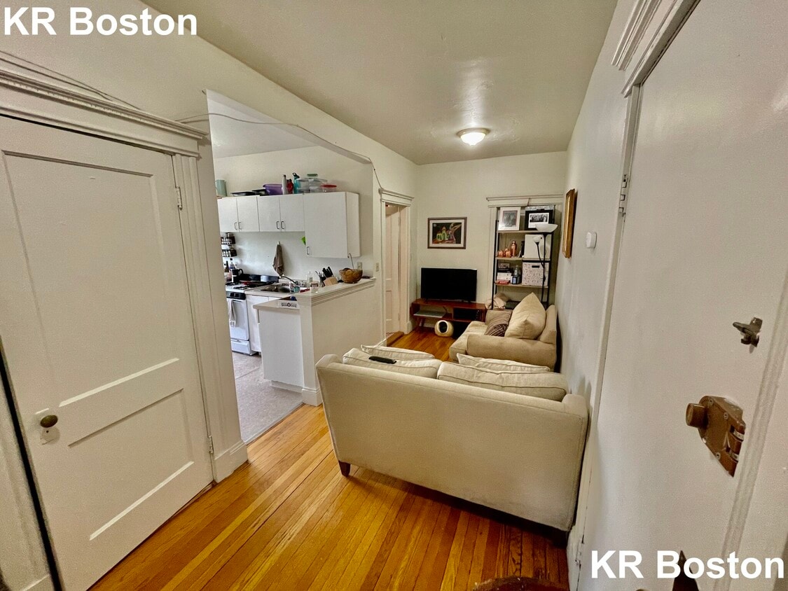 Building Photo - 1808 Beacon St