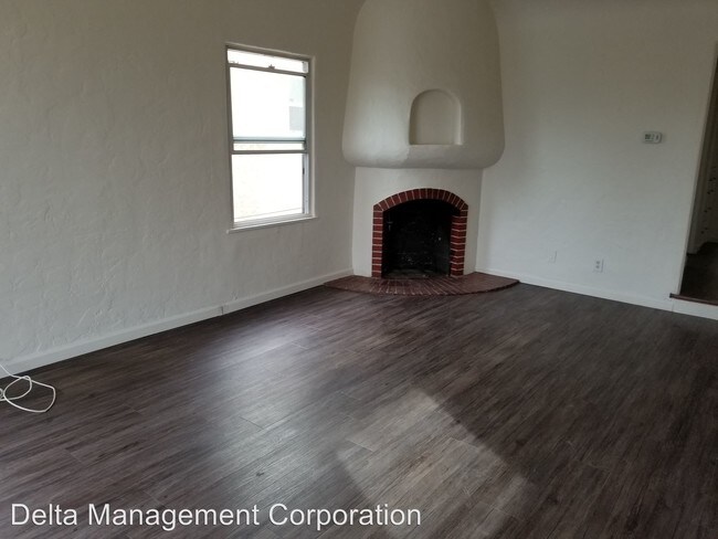 Building Photo - 1521 S Crest Dr