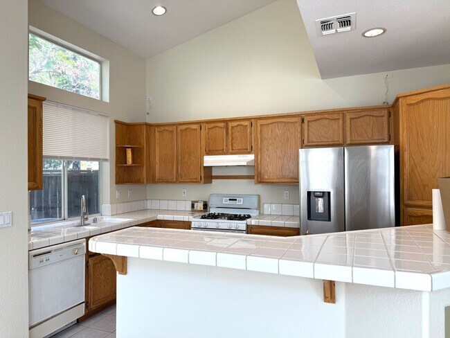 Foto del edificio - 3 Bed 2.5 Ba 2 Story 2 Car Garage in Folsom!