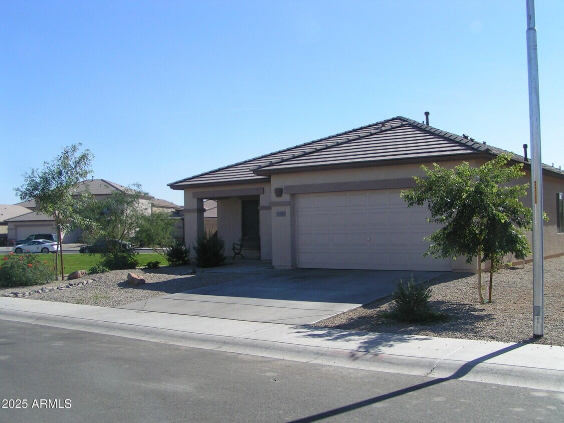Primary Photo - 11709 W Sherman St