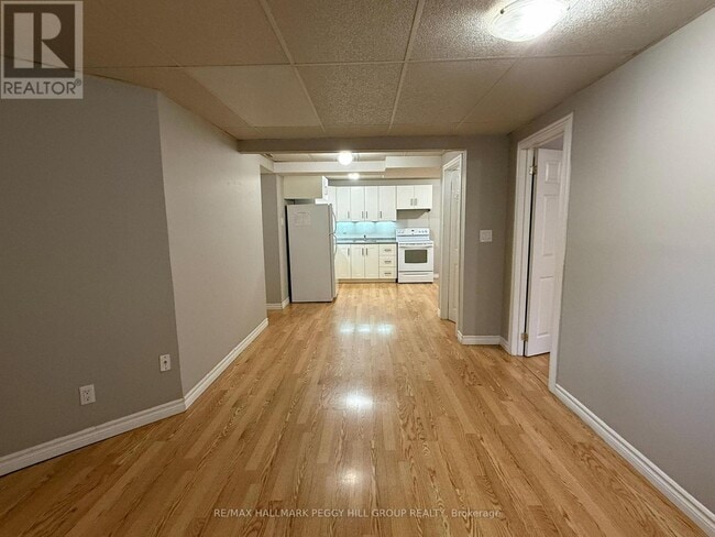 Building Photo - 171 Hanmer St E