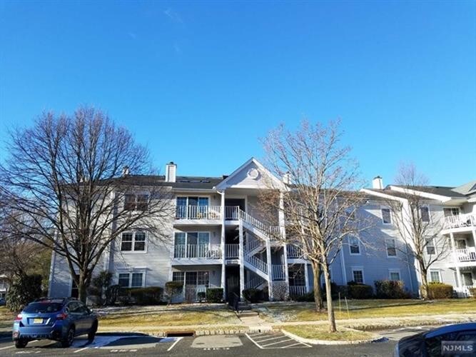 207 Larch Ln, Mahwah, NJ 07430 Condo for Rent in Mahwah, NJ