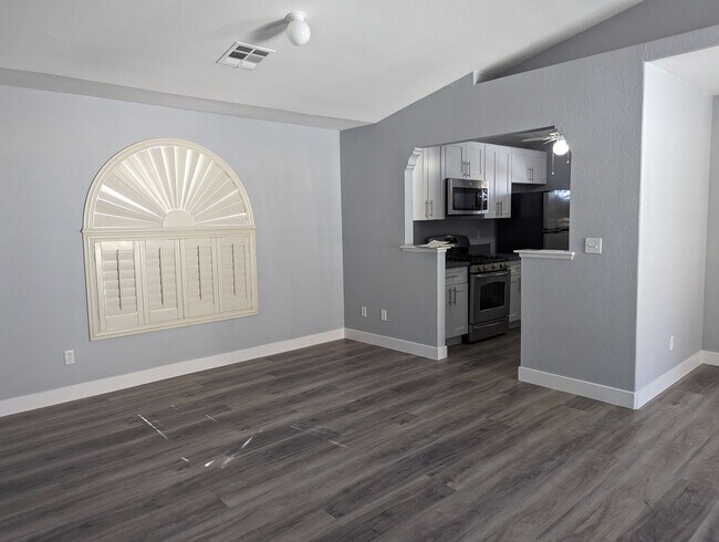 Foto del edificio - A Fabulous 2-Bedroom, 2-Bathroom Upstairs Unit in NW Las Vegas