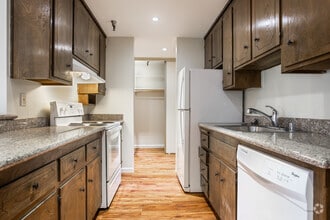 Interior Photo - Fountainbleau Apartments