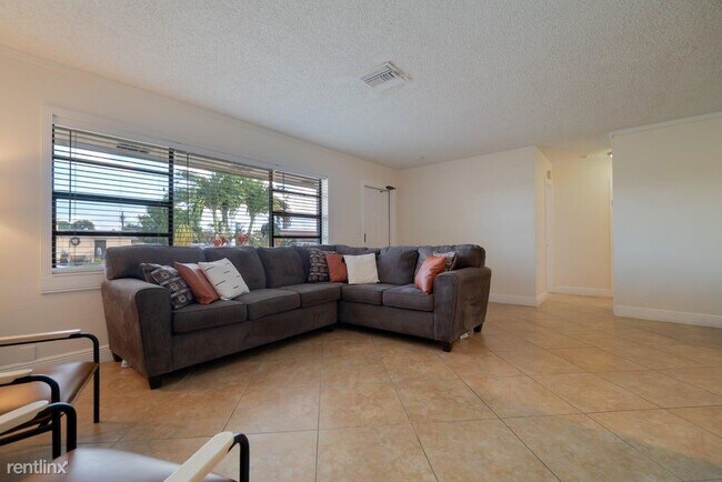 Building Photo - 3 br, 2 bath House - 4901 Parker Ave