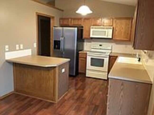 Building Photo - 1349 N Aksarben Ct