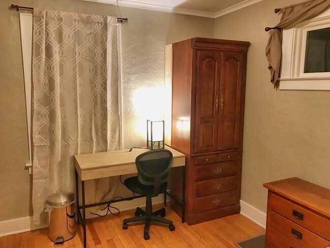 Foto del edificio - 241 Lorraine Ave